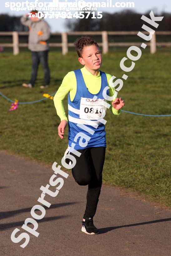 Boys and girls under-13s Heaton Harriers Memorial Road Races, Newcastle. Photo:  David T. Hewitson/Sports for All Pics